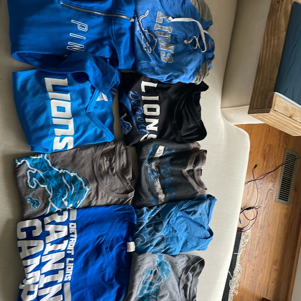 Detroit Lions bundle of shirts in good condition